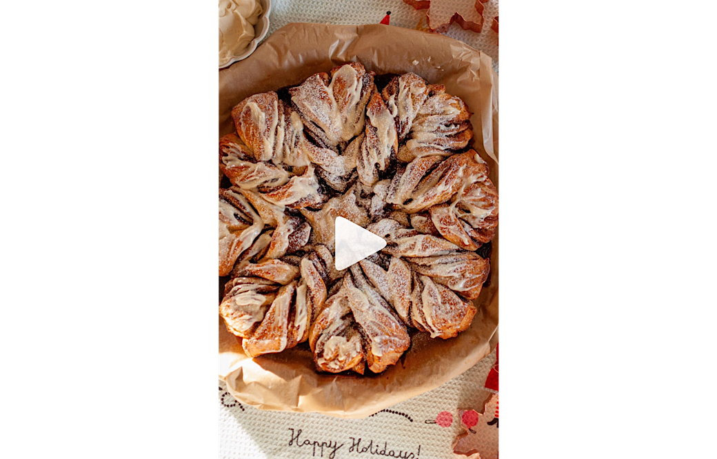 Cinnamon Roll Pull Apart Snowflake