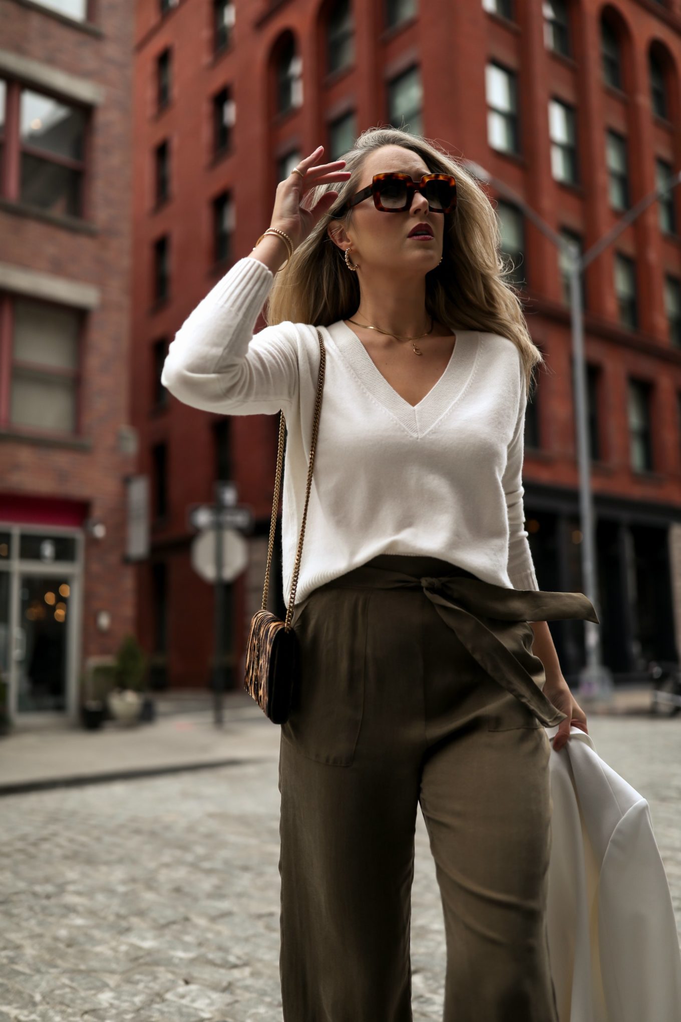 Elroy V-Neck Cashmere Sweater