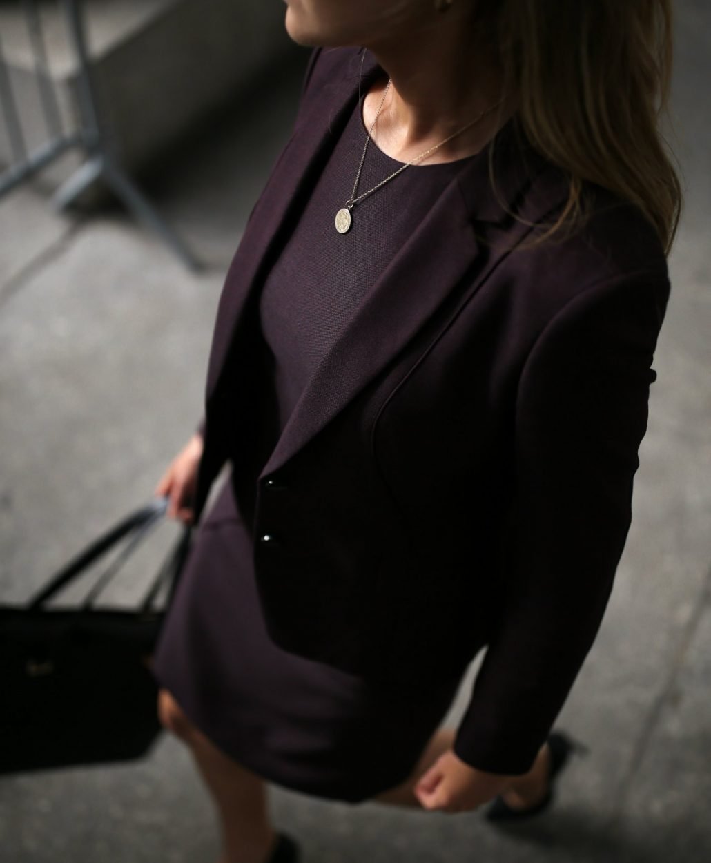work-wear-wardrobe-essentials-office-style-staples-classic-suit-hugo-boss-jacket-sheath-pencil-skirt-tote-heels-professional-attire6